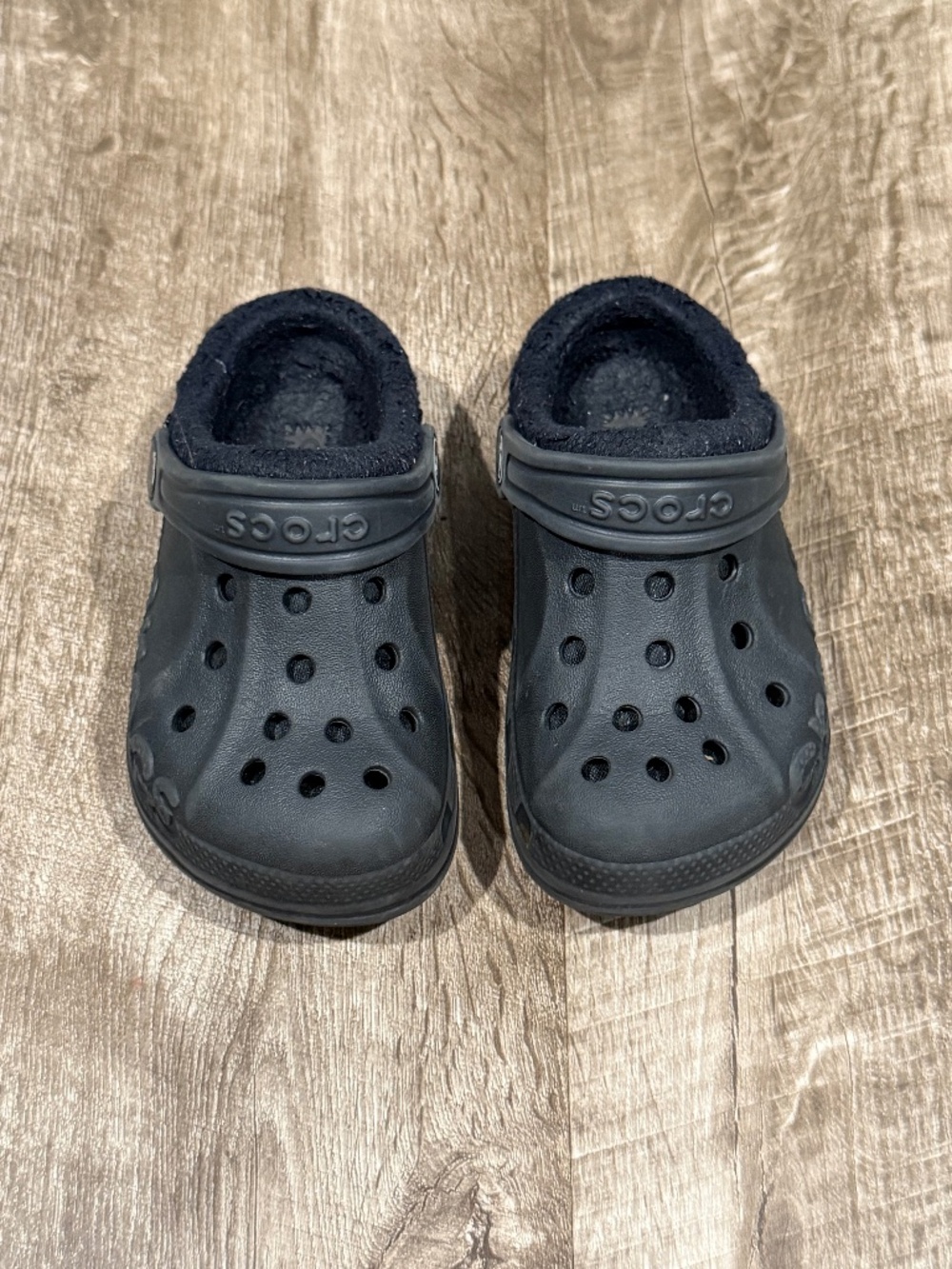 Kids Classic Lined Crocs Black fuzz lined unisex size 8/9